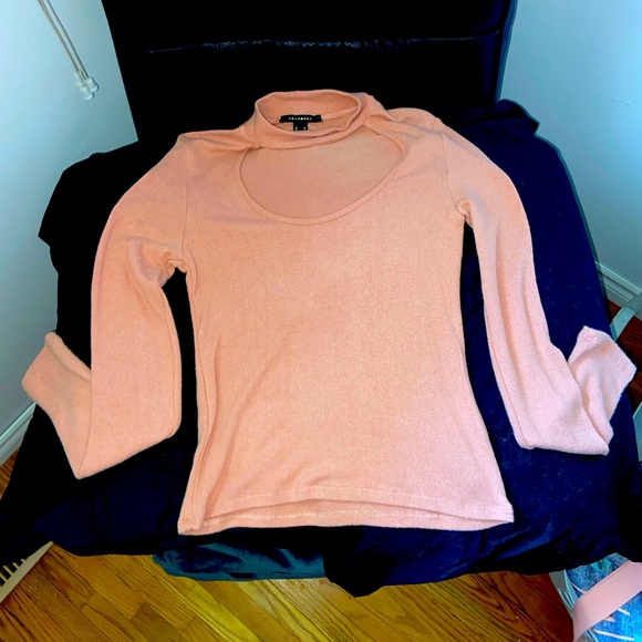 Cut out long sleeve - Picture 3 of 3